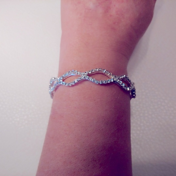 💮Bangle Rhinestone Bracelet💮 - Picture 3 of 6